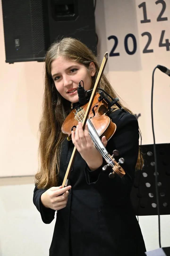 Thea Vasilaki holding her violin